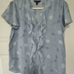 Banana Republic Blue & White Floral Ruffle V-Neck Blouse Top